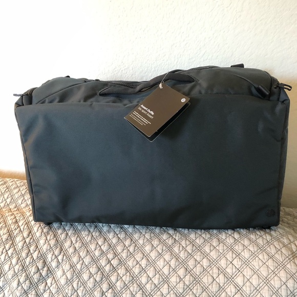 lululemon assert duffle